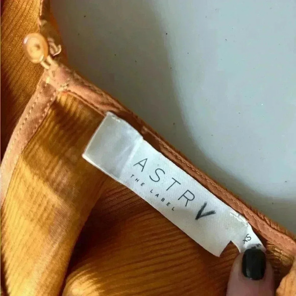 ASTR Berlin Too Apricot Orange Blouse Keyhole Back Sz XS - Picture 4 of 5